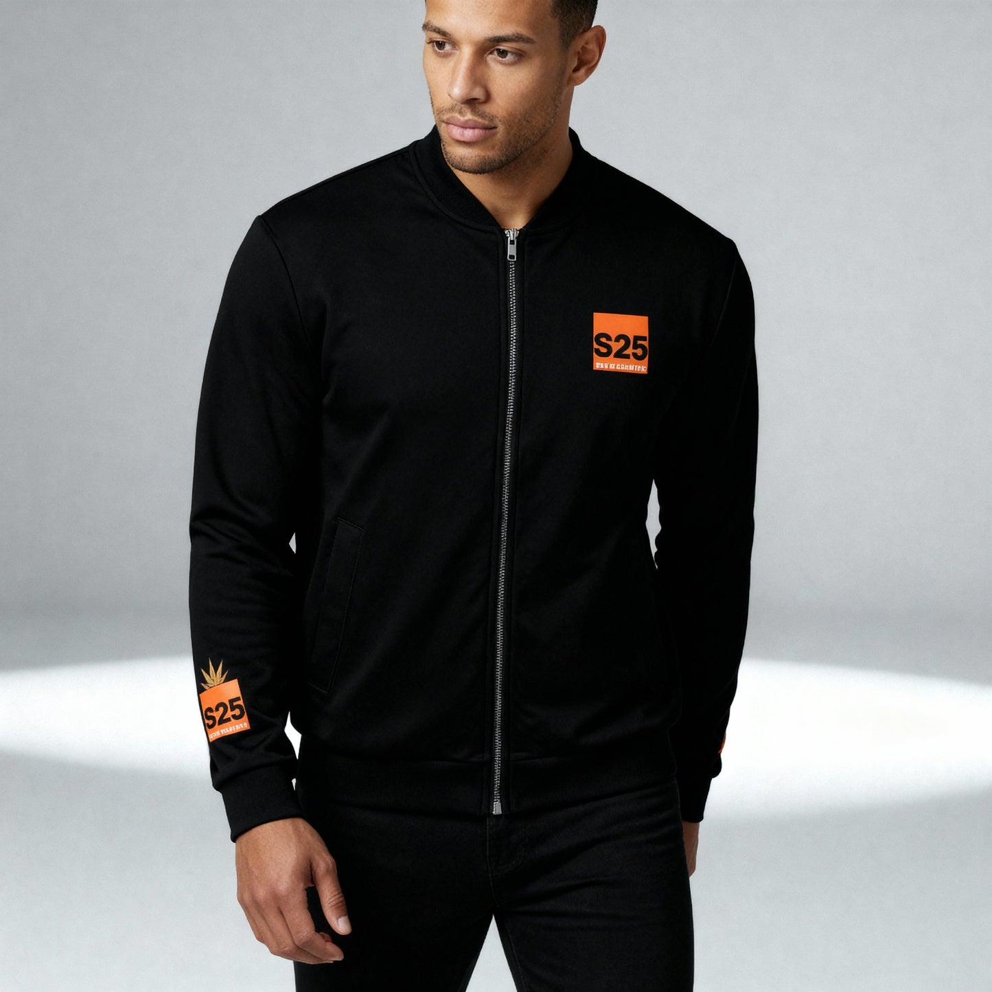 S25 Essentials trainer AK47 Unisex